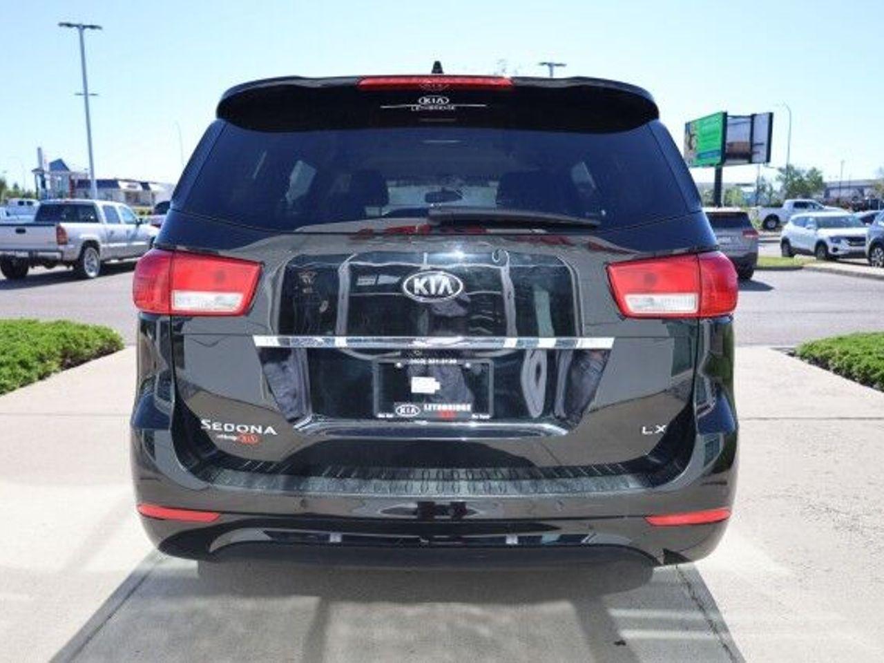 2018 Kia Sedona LX-4