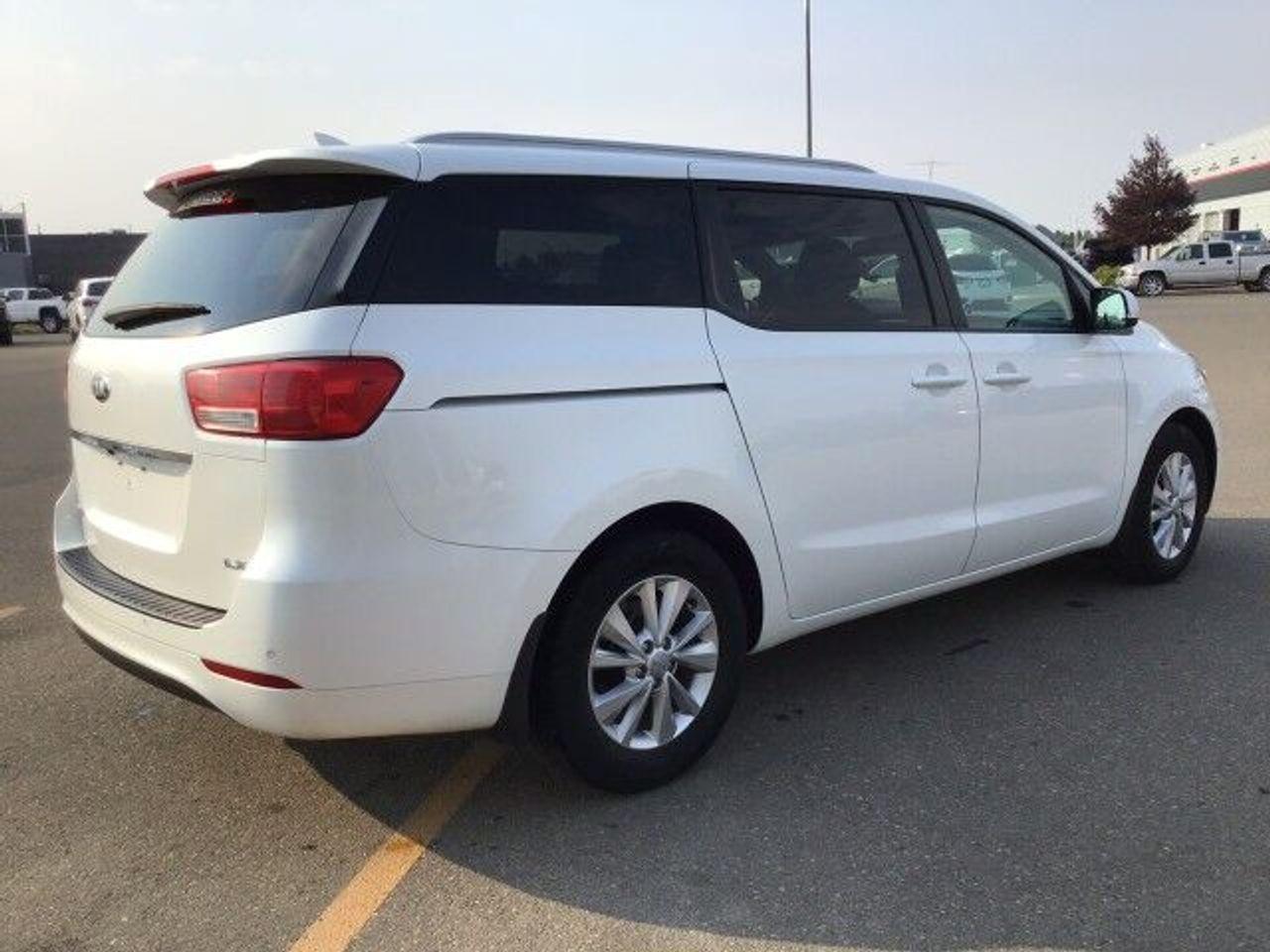 2018 Kia Sedona LX-4
