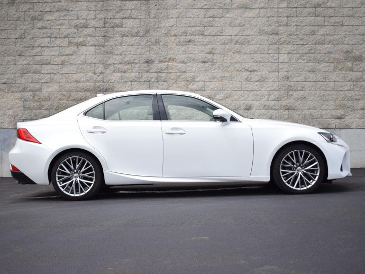 2018 Lexus IS -1