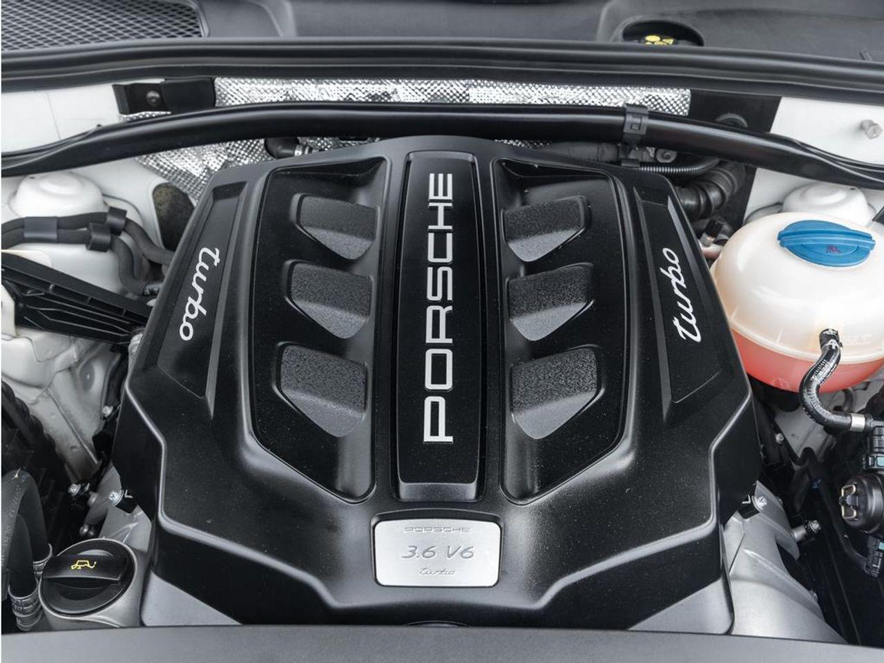 2018 Porsche Macan Turbo-2
