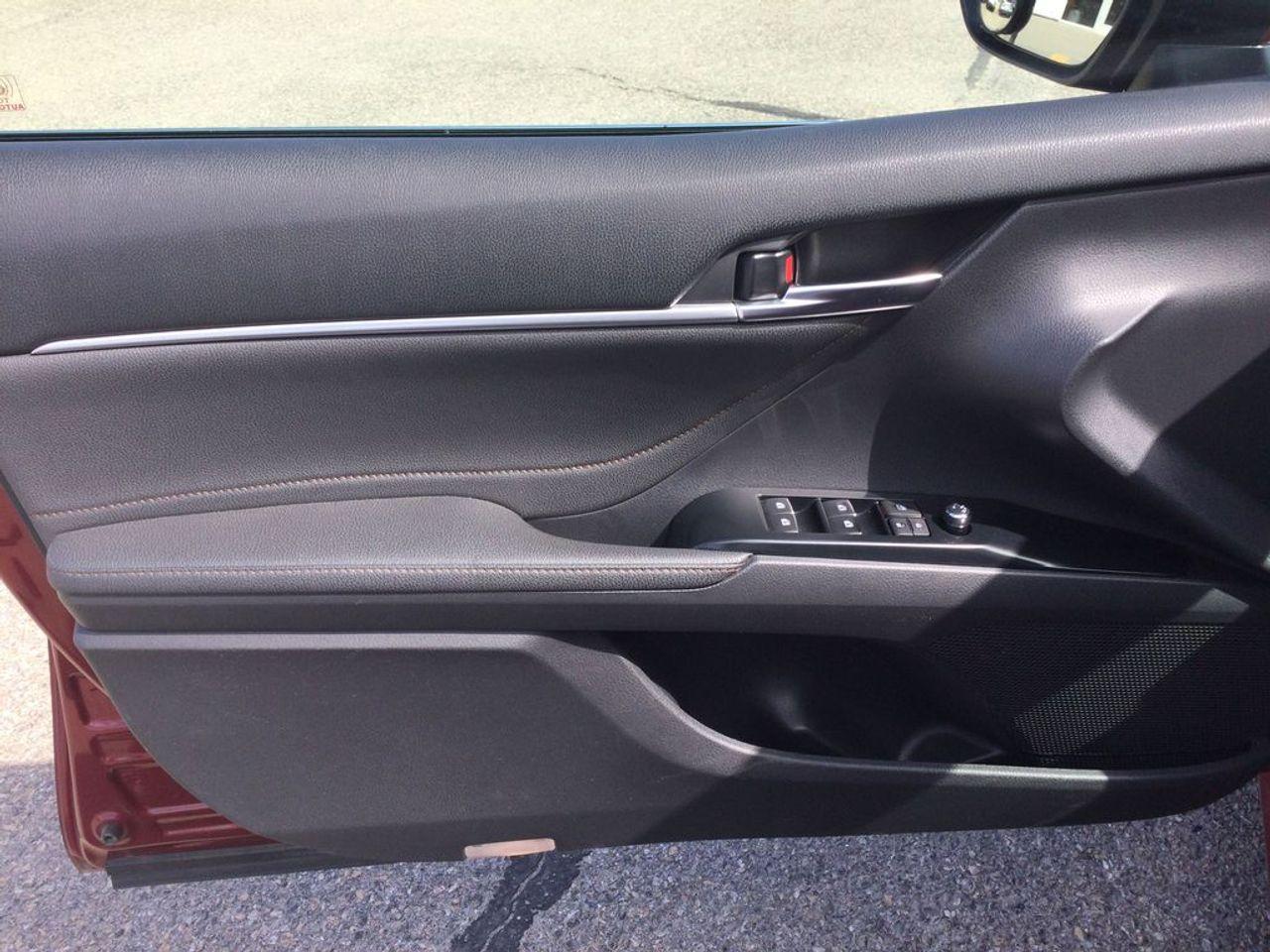 2018 Toyota Camry Hybrid LE-3
