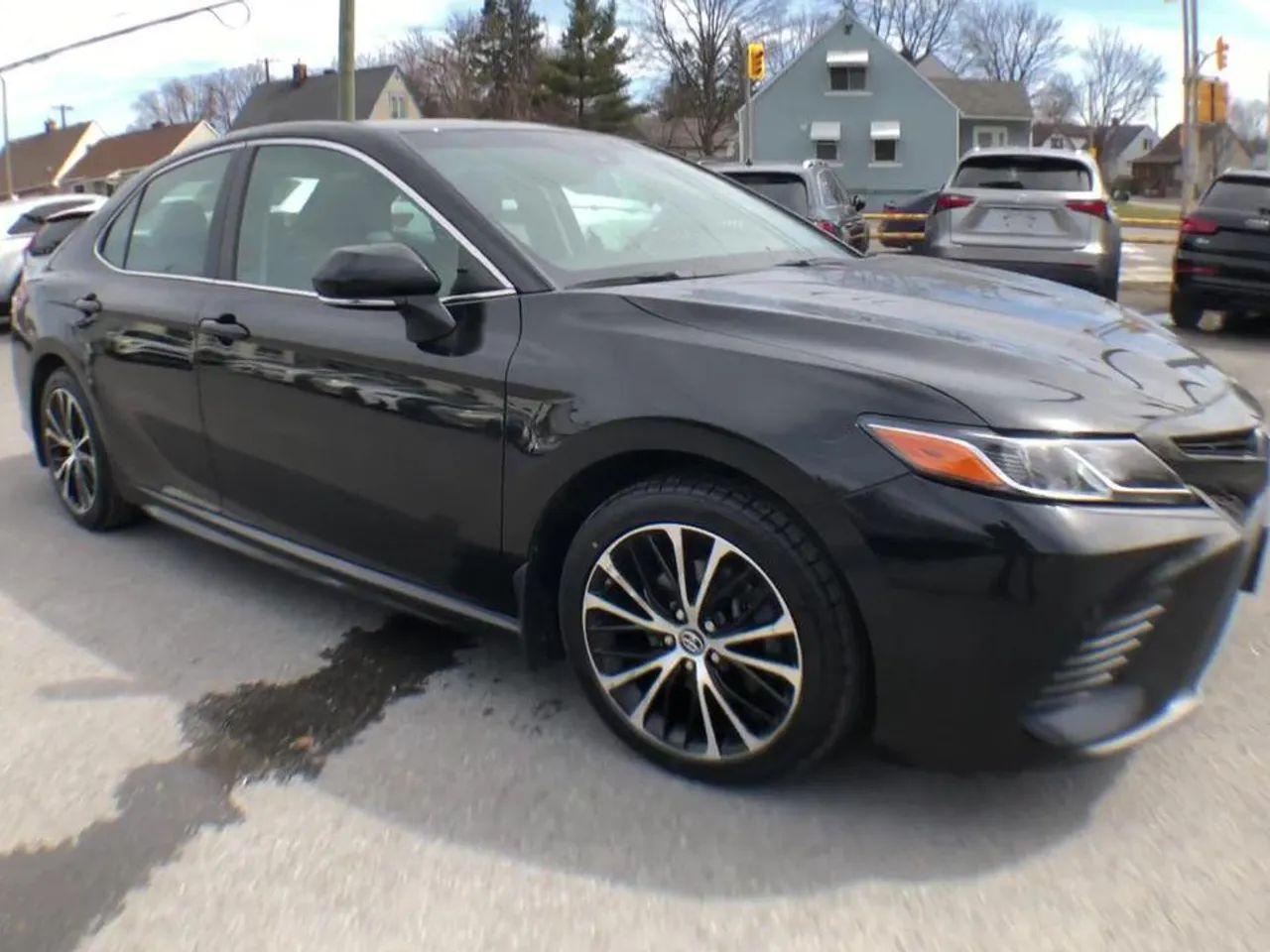 2018 Toyota Camry SE-1