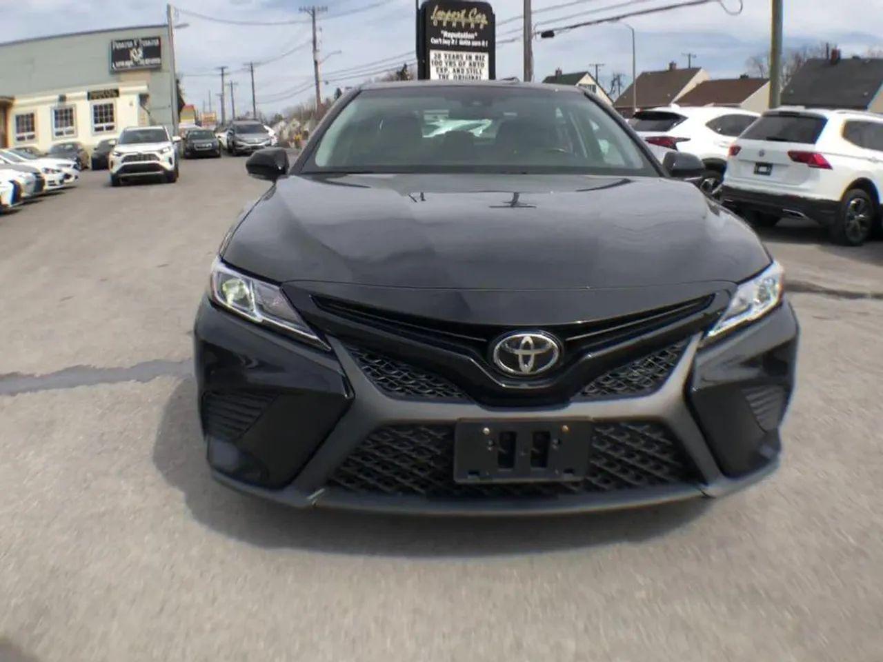 2018 Toyota Camry SE-2