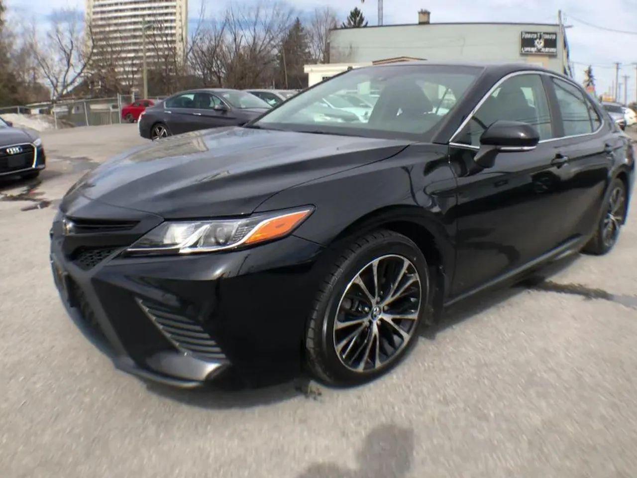 2018 Toyota Camry SE-3