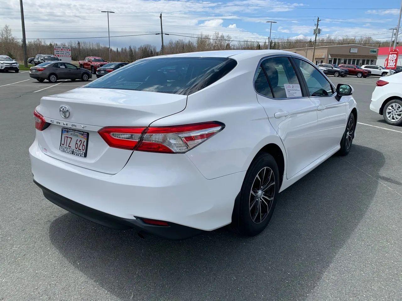 2018 Toyota Camry SE-3