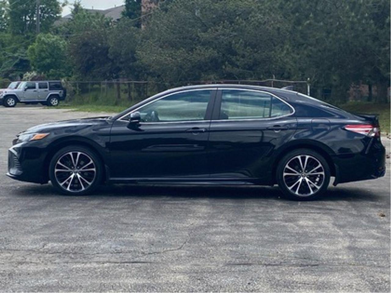 2018 Toyota Camry SE-2