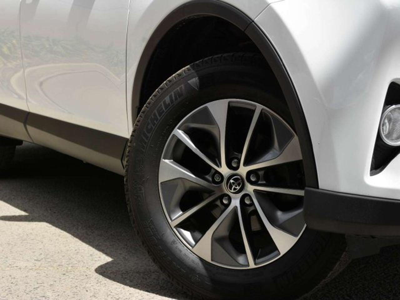 2018 Toyota RAV4 Hybrid LE Hybrid-2
