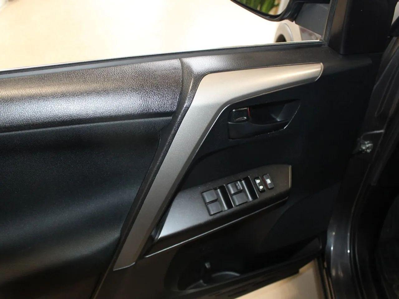 2018 Toyota RAV4 LE-1
