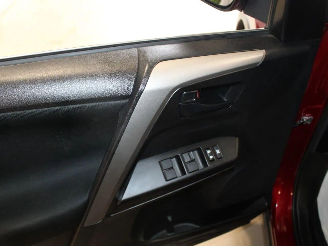 2018 Toyota RAV4 LE-2