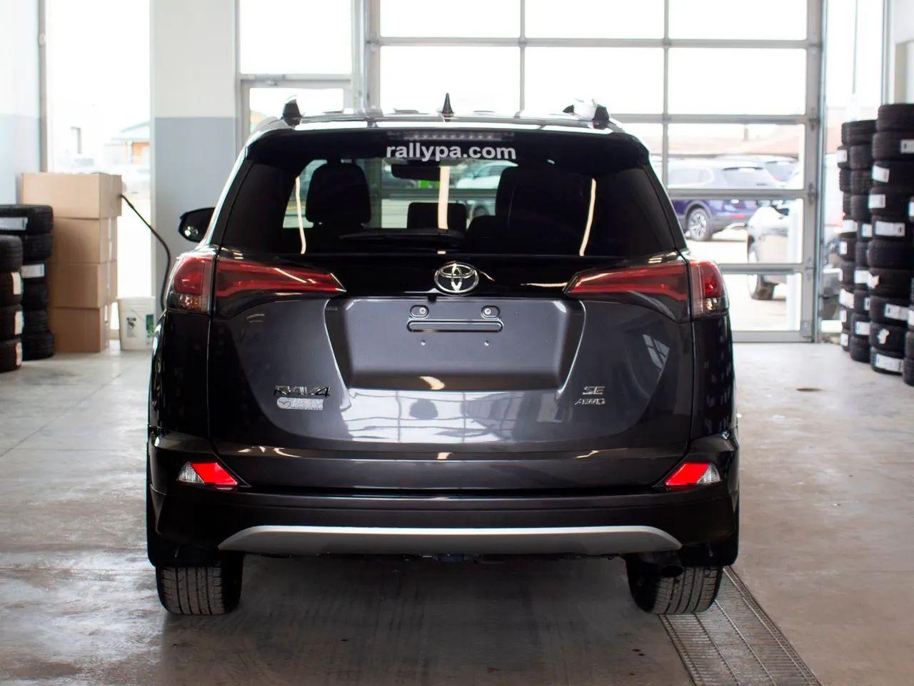 2018 Toyota RAV4 SE-4