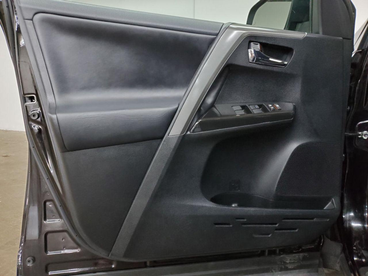 2018 Toyota RAV4 SE-3