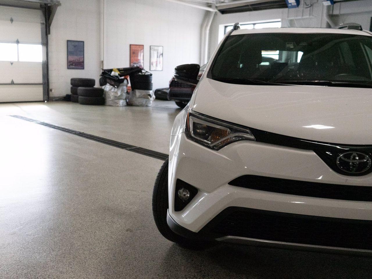 2018 Toyota RAV4 SE-2