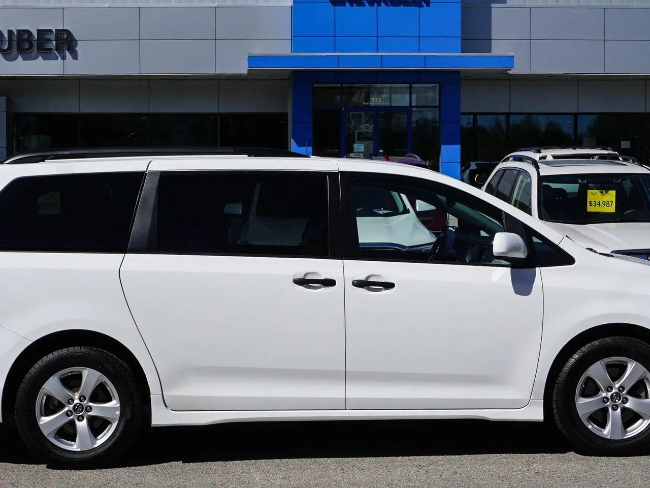 2018 Toyota Sienna L-3