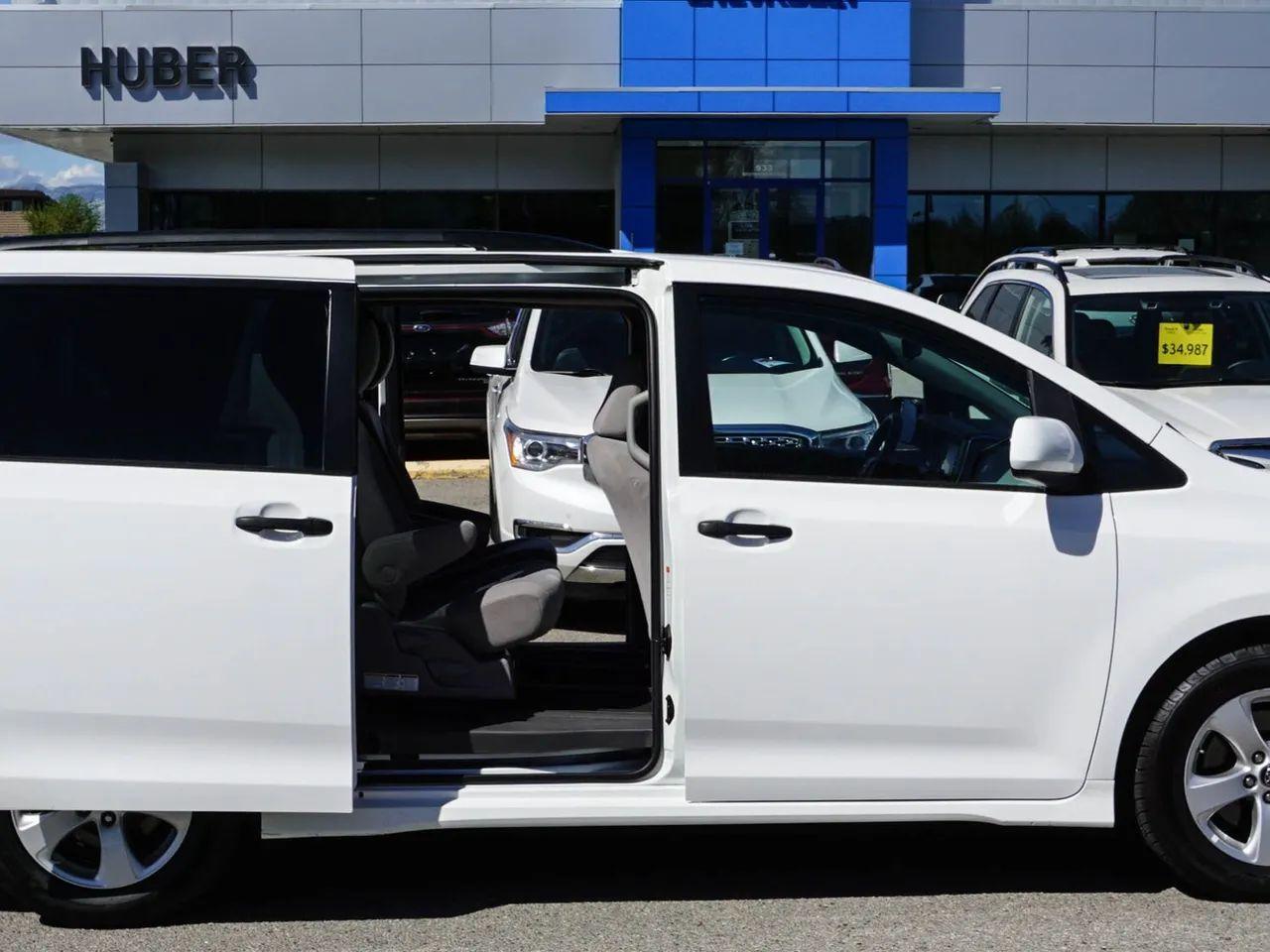 2018 Toyota Sienna L-4