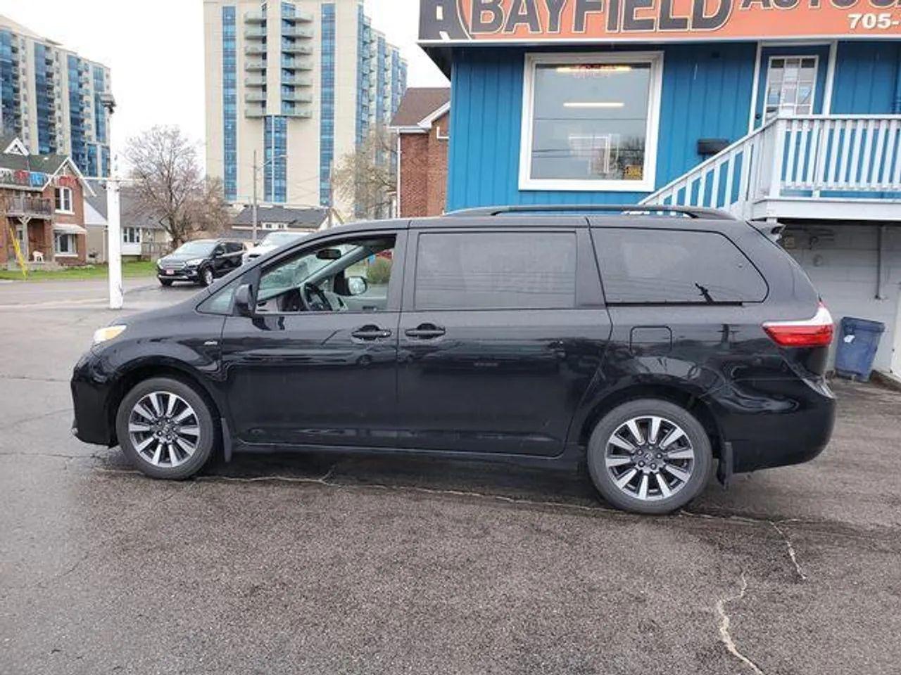 2018 Toyota Sienna LE-2