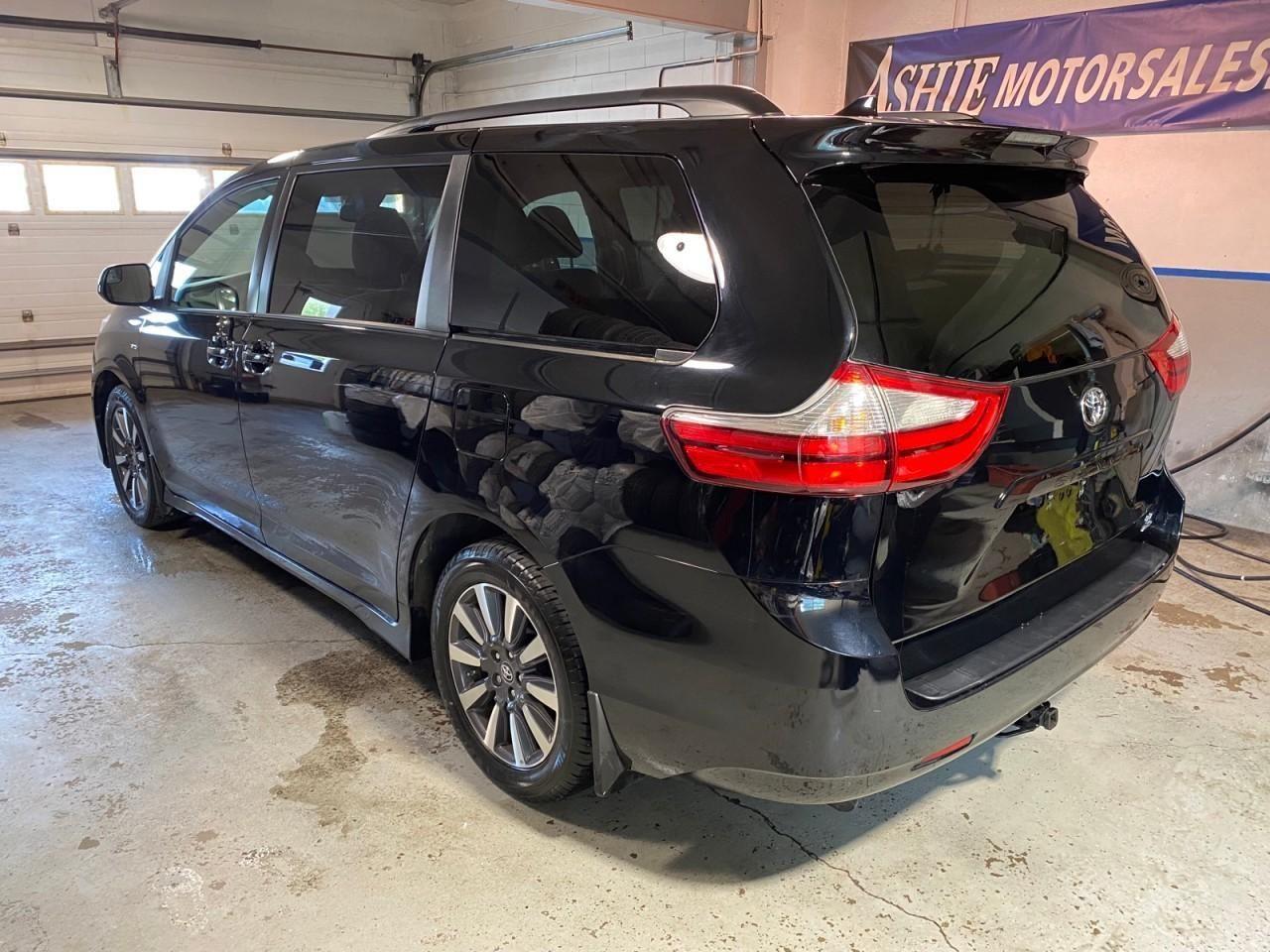 2018 Toyota Sienna LE-3