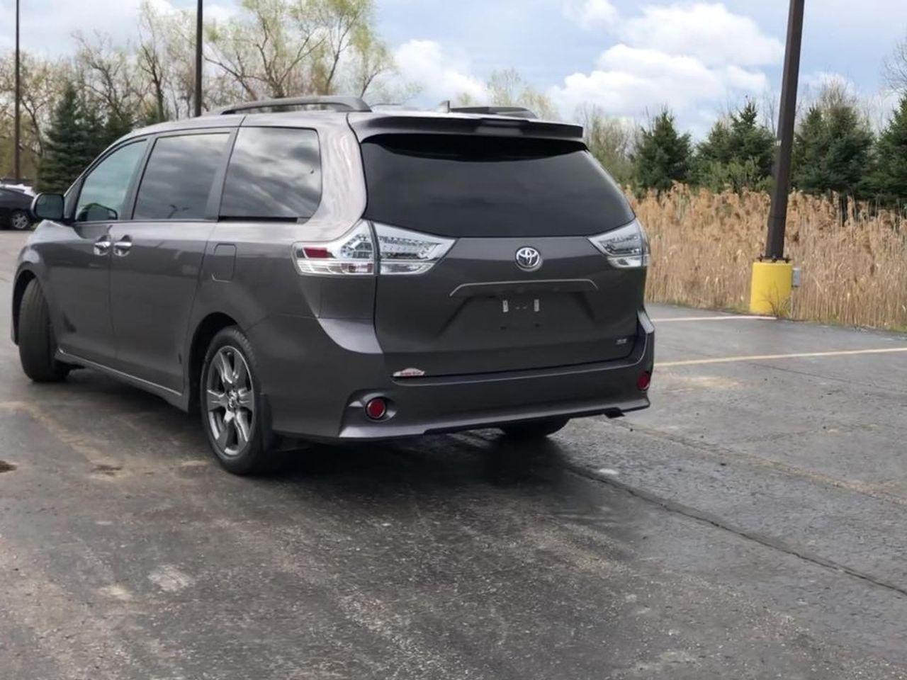 2018 Toyota Sienna SE-1