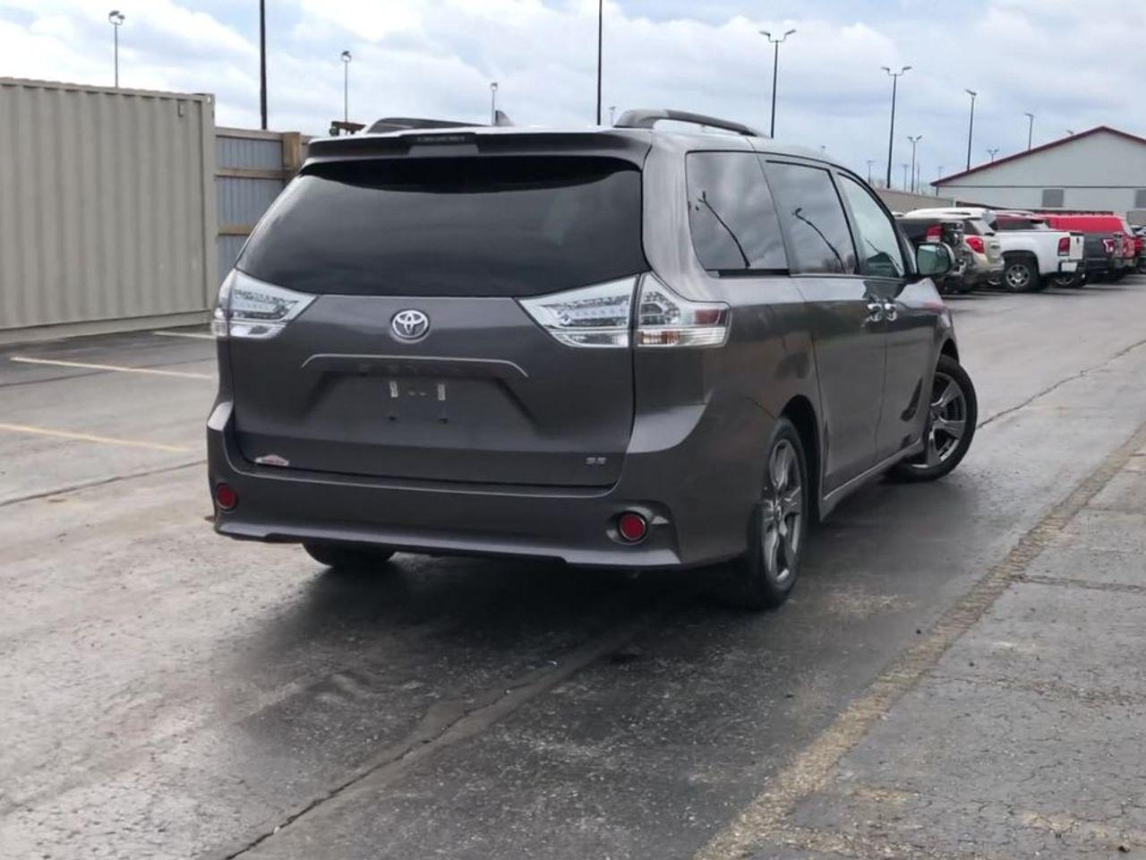 2018 Toyota Sienna SE-2