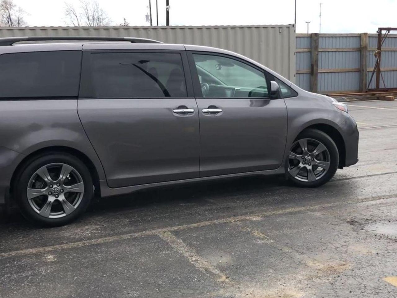 2018 Toyota Sienna SE-3