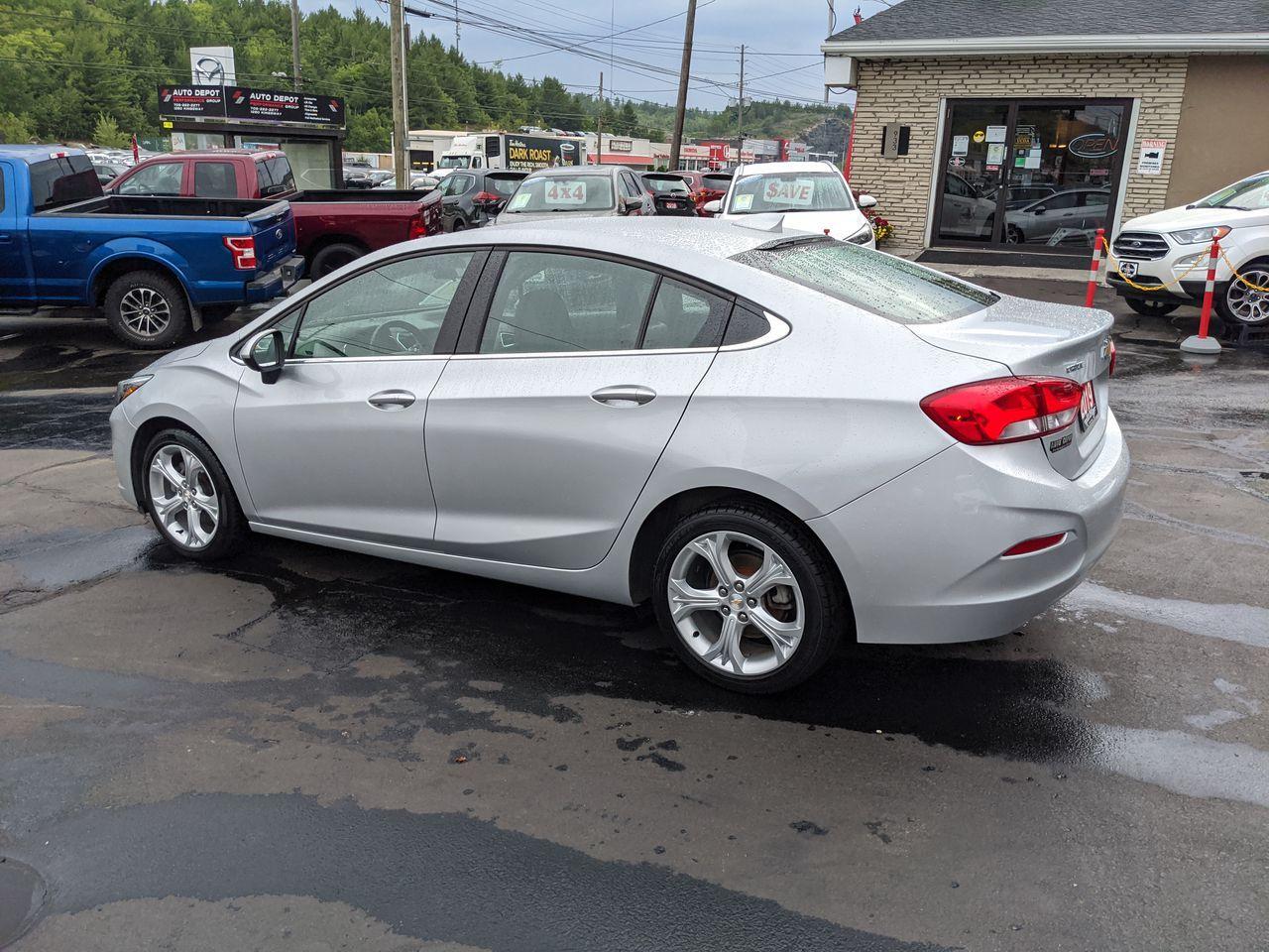 2019 Chevrolet Cruze Premier-2