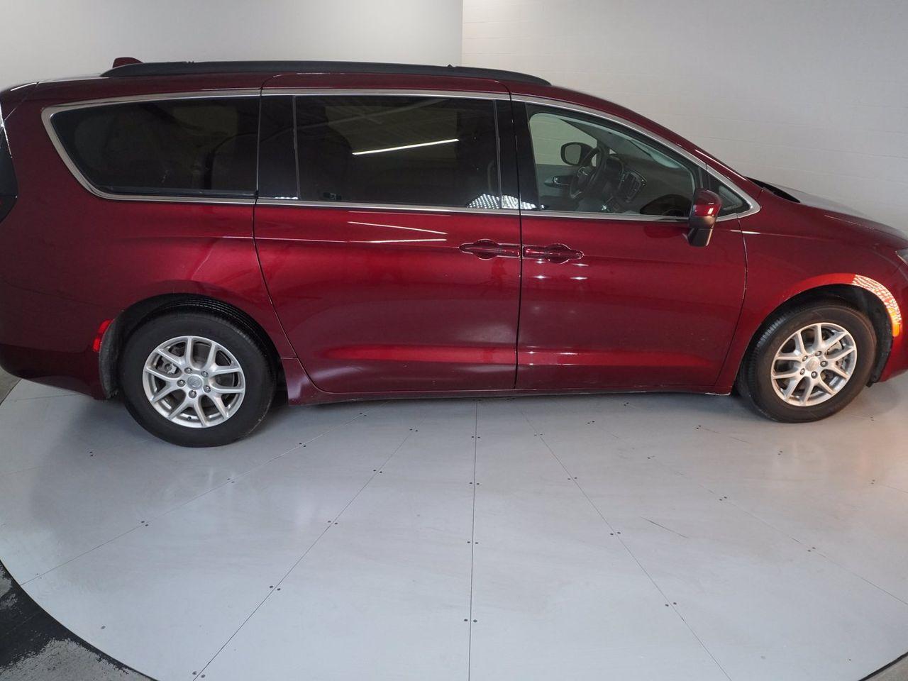 2019 Chrysler Pacifica Touring-3
