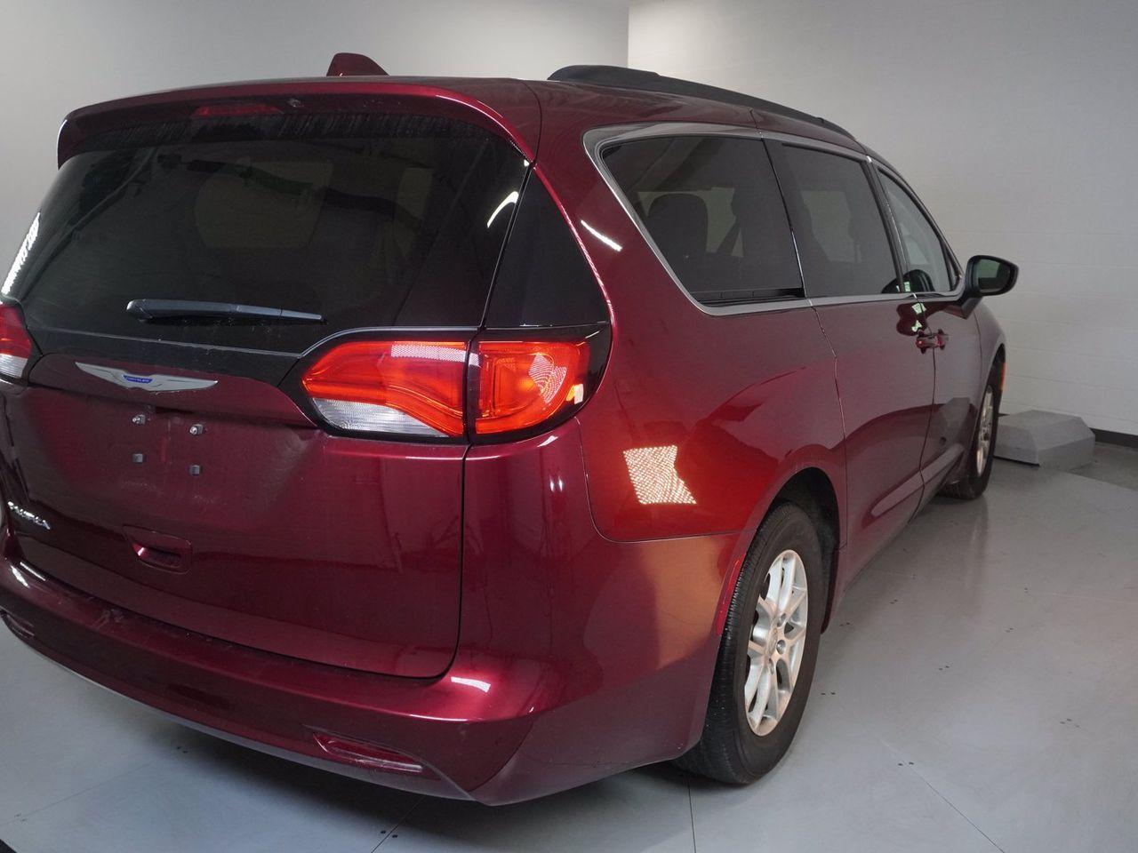 2019 Chrysler Pacifica Touring-4