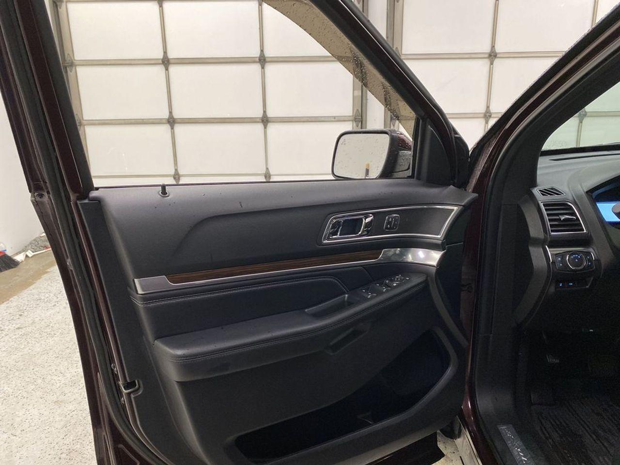 2019 Ford Explorer Limited-3