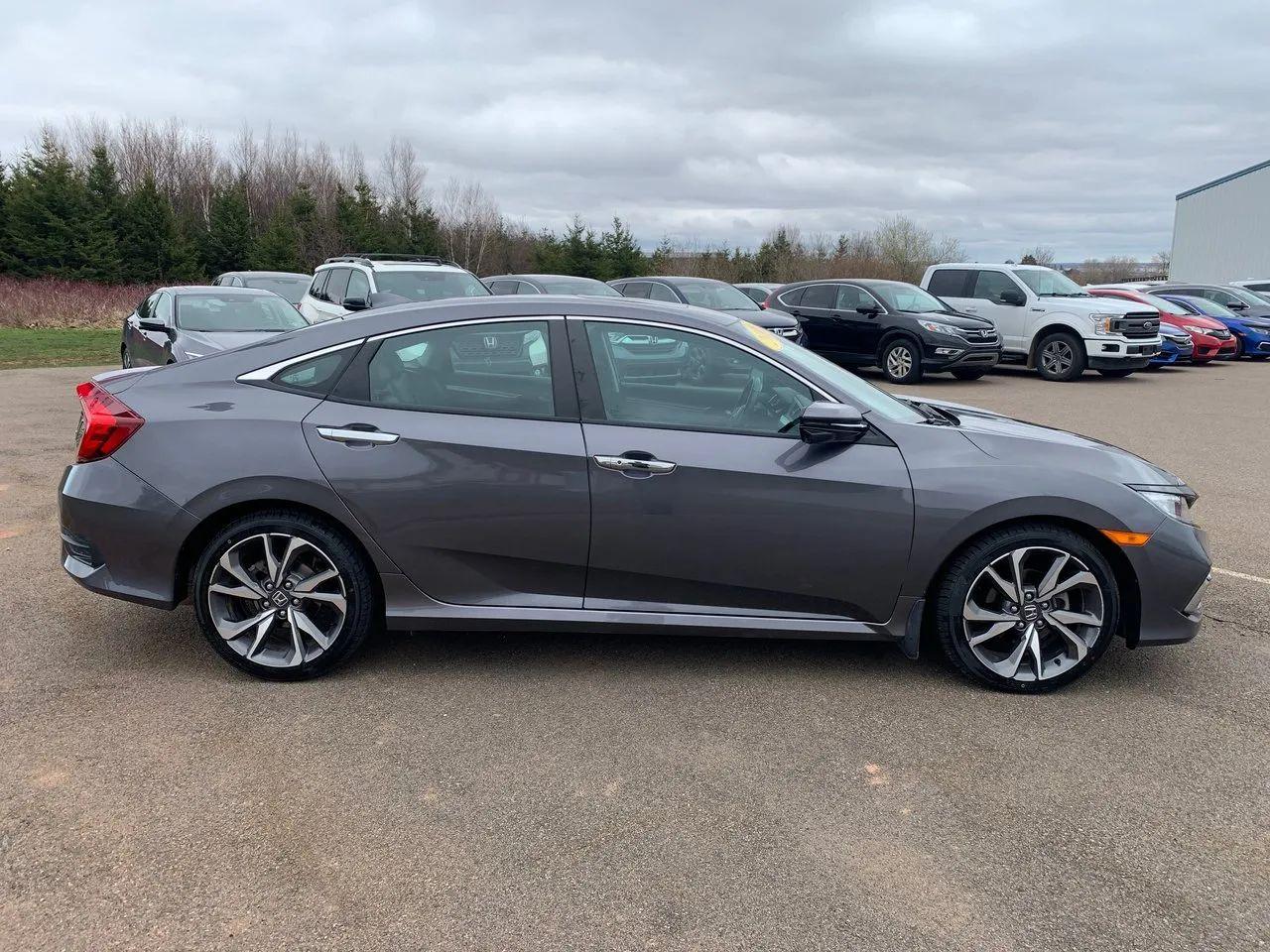 2019 Honda Civic Touring-1