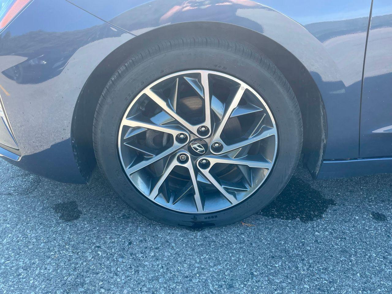 2019 Hyundai Elantra Luxury-4