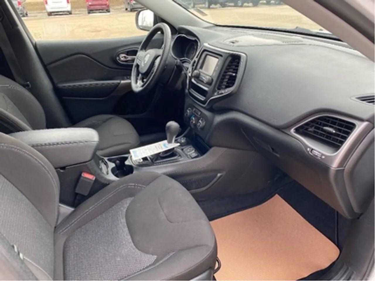 2019 Jeep Cherokee -3