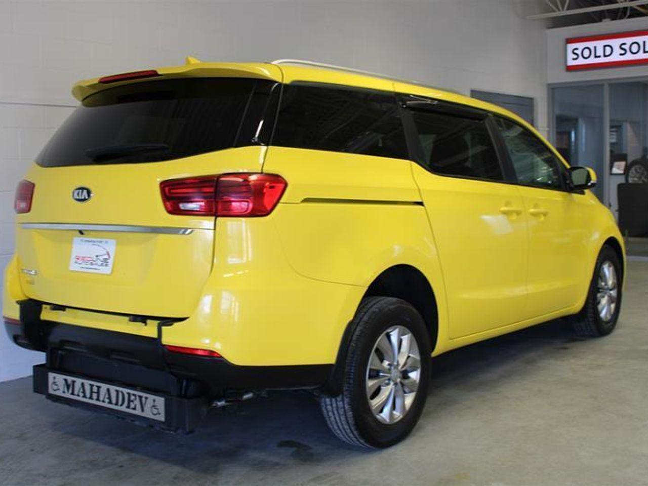 2019 Kia Sedona LX-4