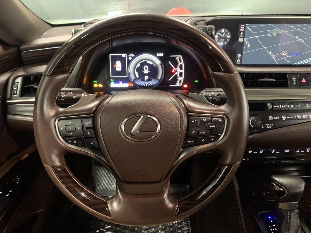2019 Lexus ES 300h LUXURY-3