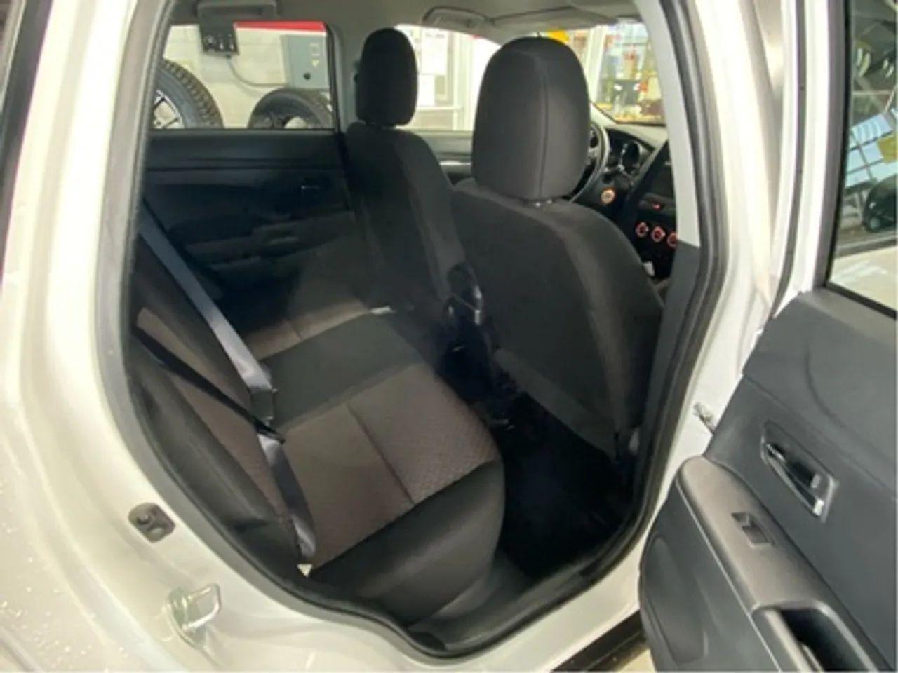 2019 Mitsubishi RVR SE-4