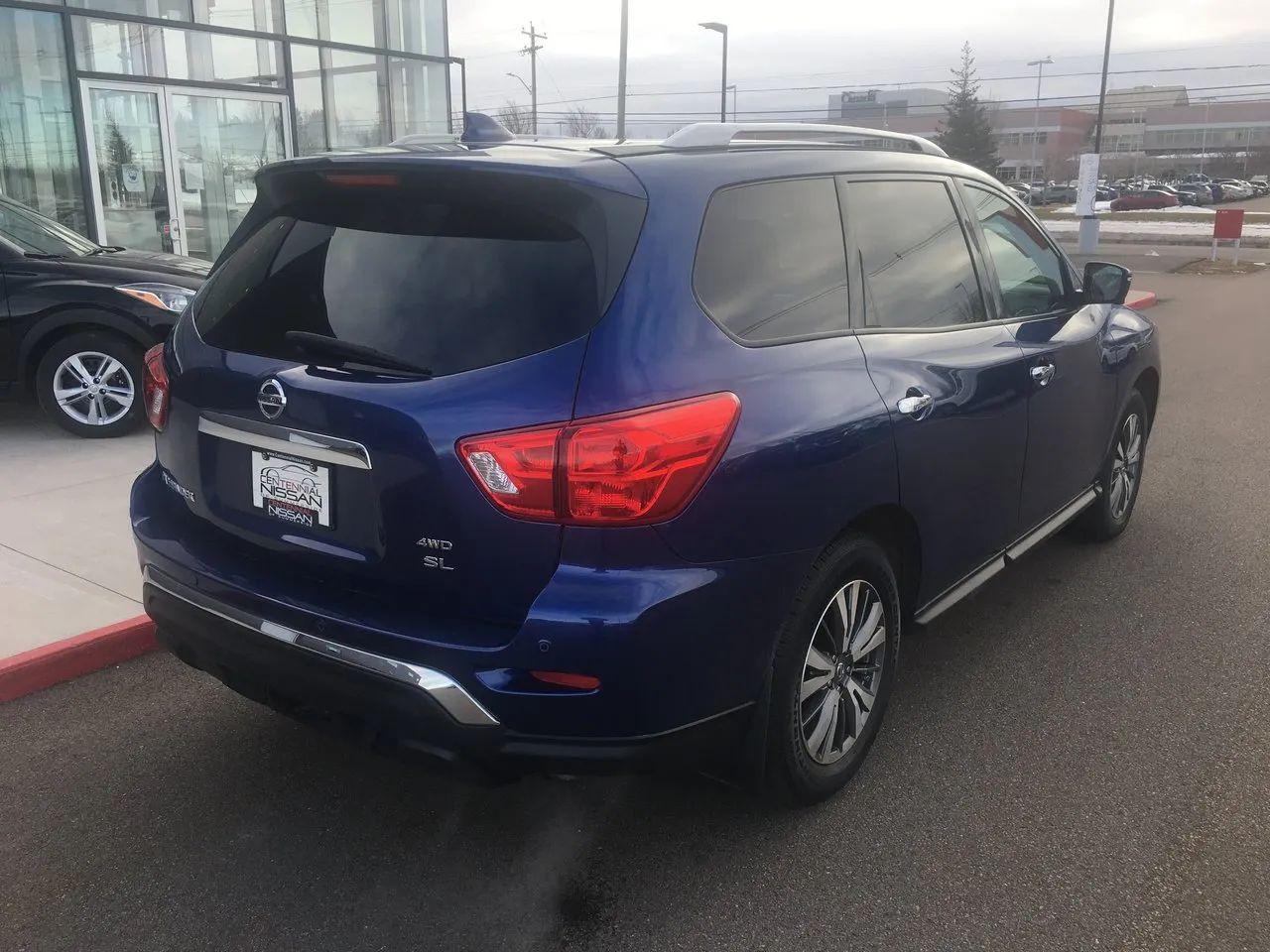 2019 Nissan Pathfinder Platinum-2