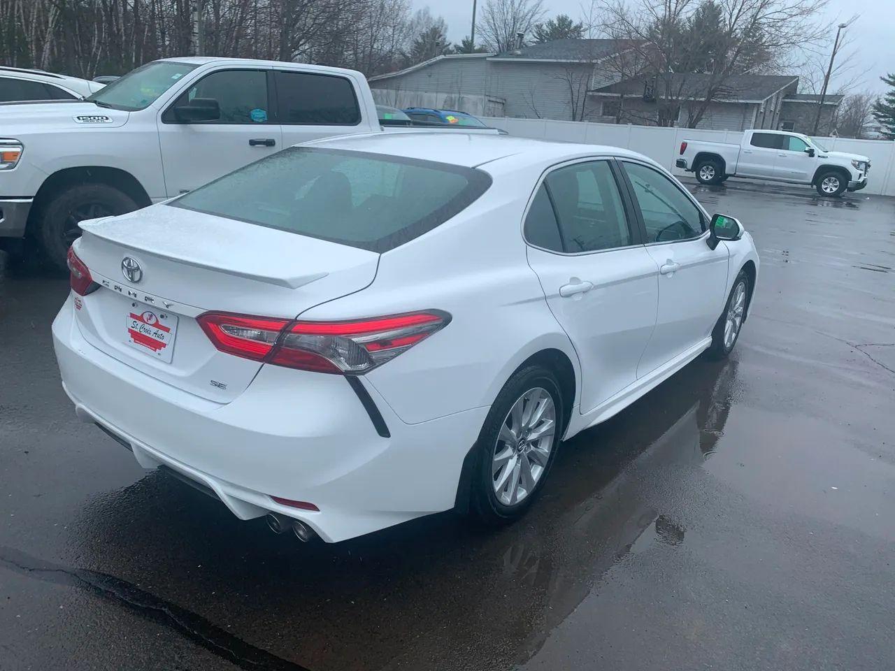 2019 Toyota Camry SE-3