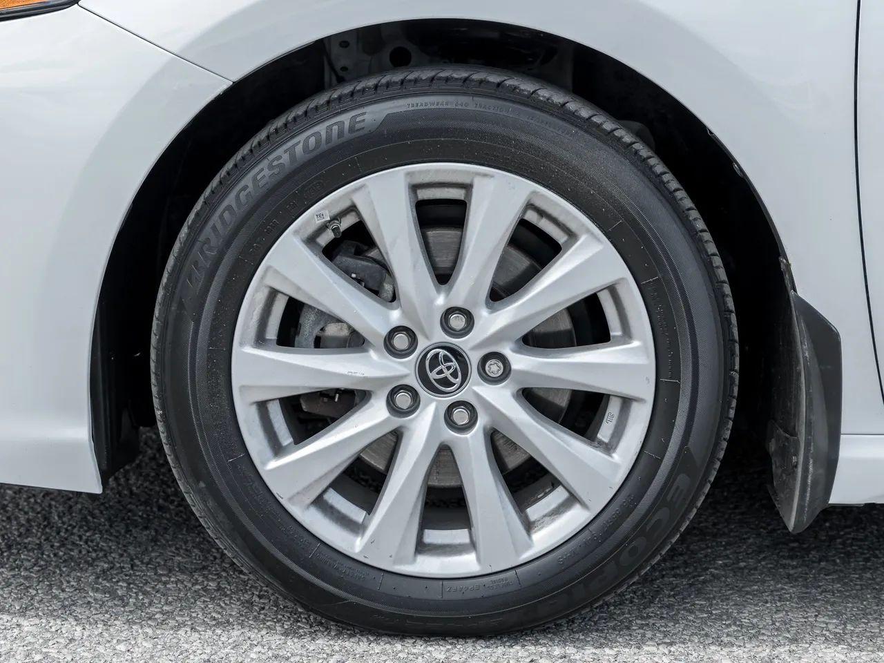2019 Toyota Camry SE-3