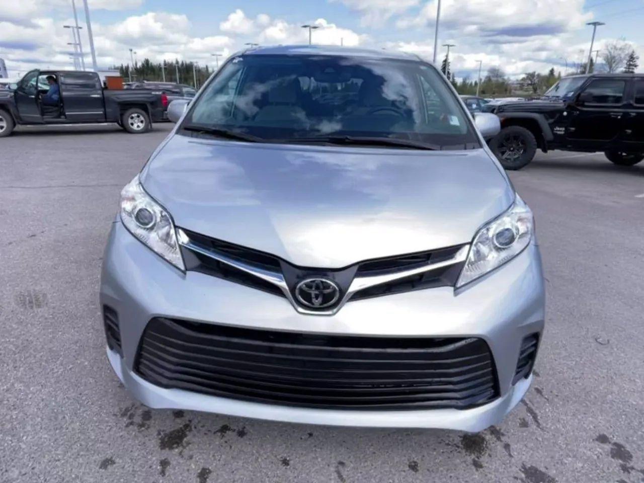 2019 Toyota Sienna LE-2
