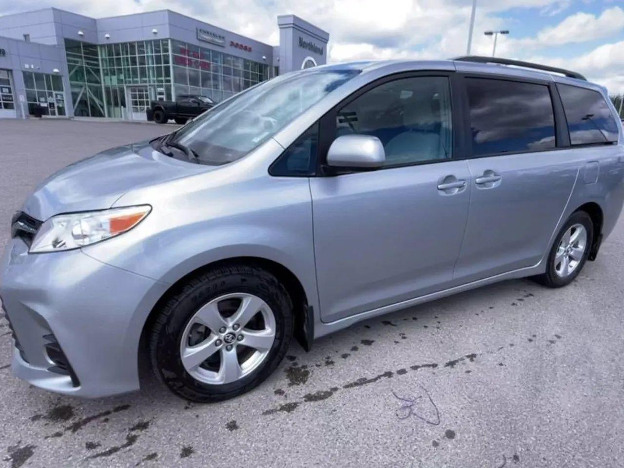 2019 Toyota Sienna LE-3