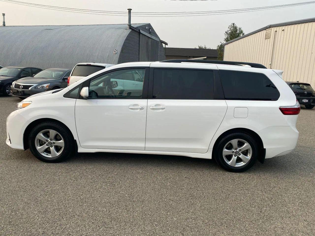 2019 Toyota Sienna LE-2