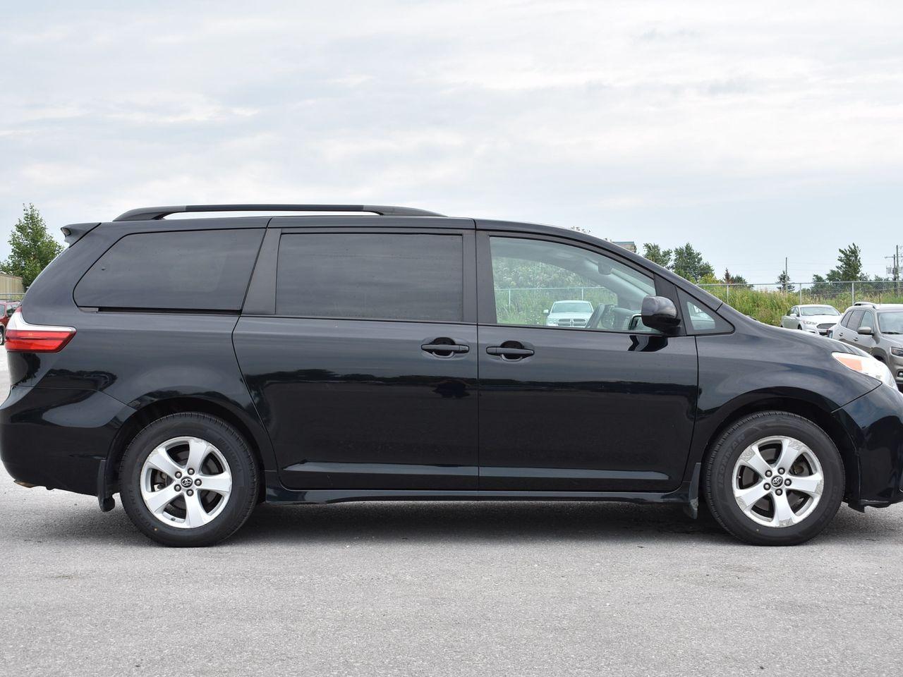 2019 Toyota Sienna LE-4