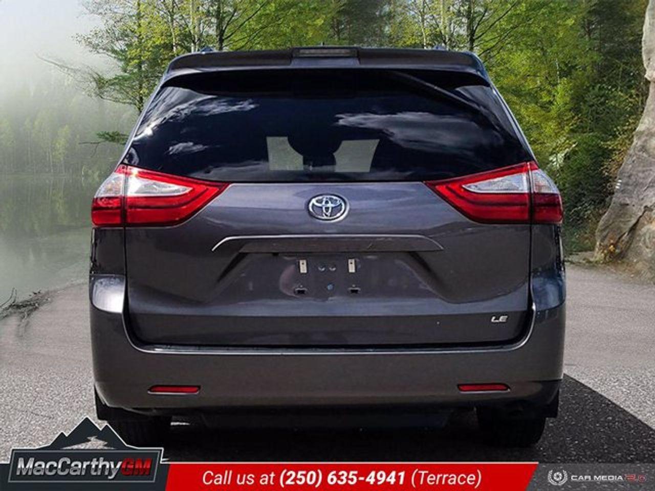 2019 Toyota Sienna LE-4