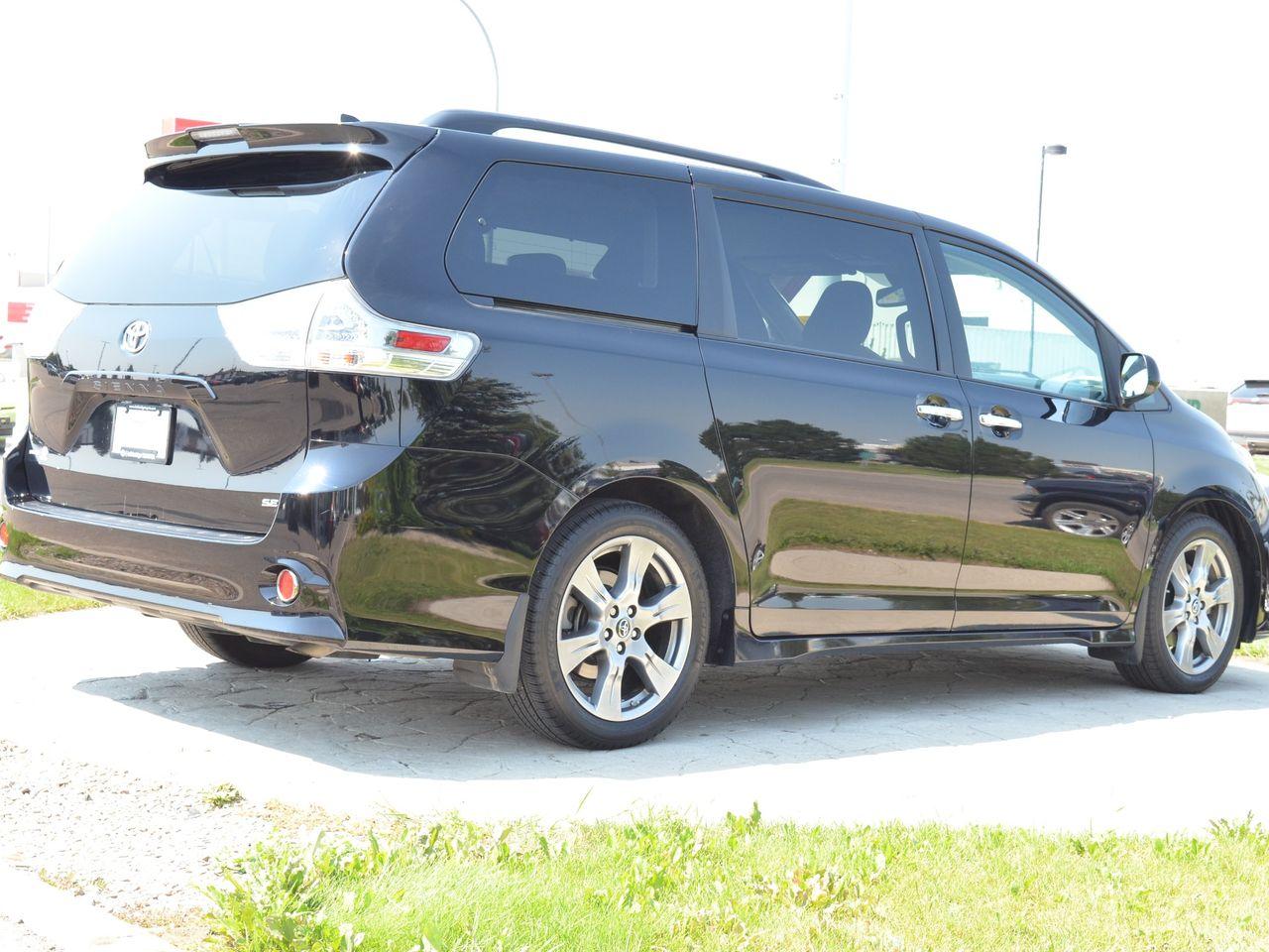 2019 Toyota Sienna SE-3