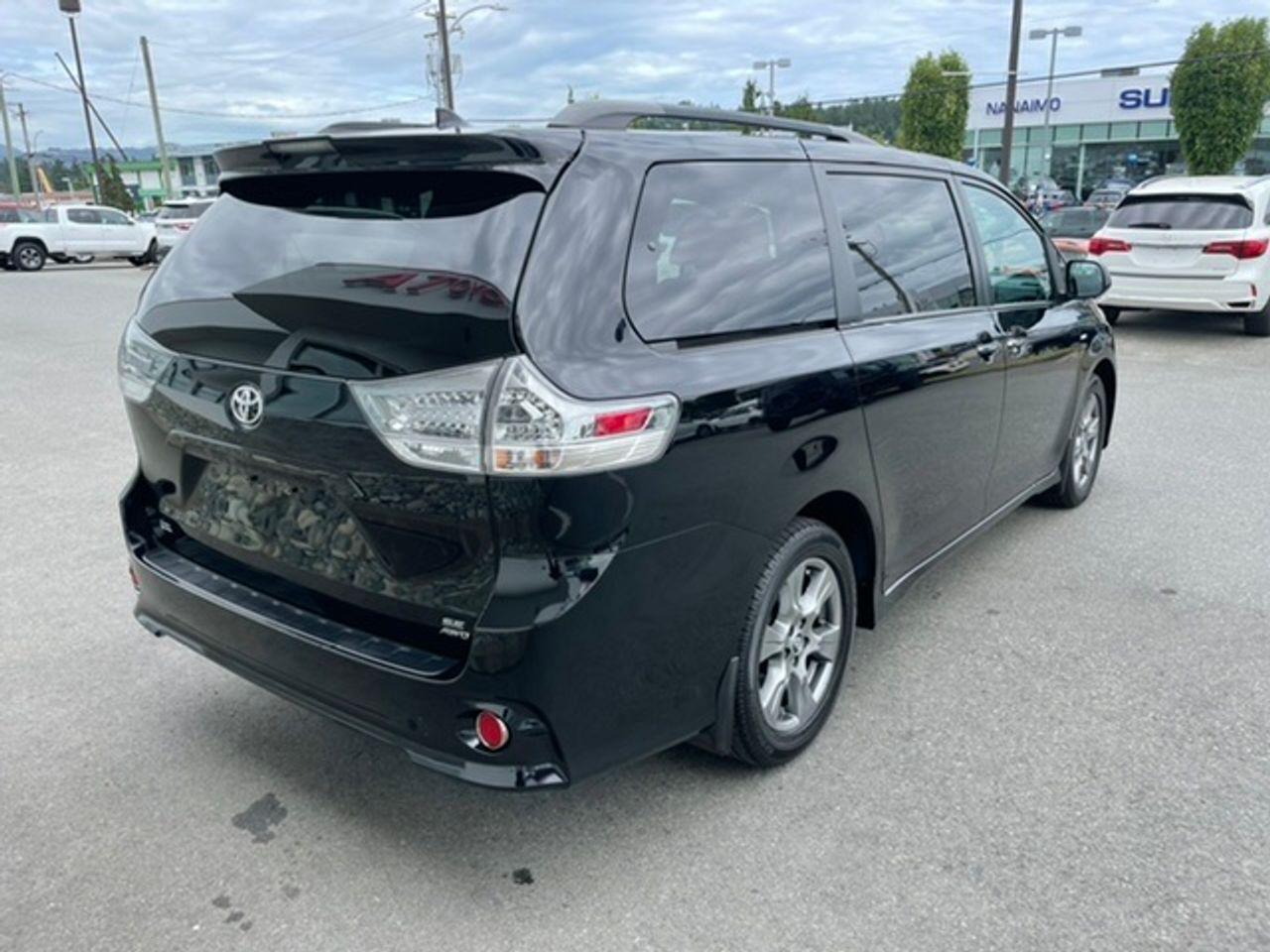 2019 Toyota Sienna SE-4