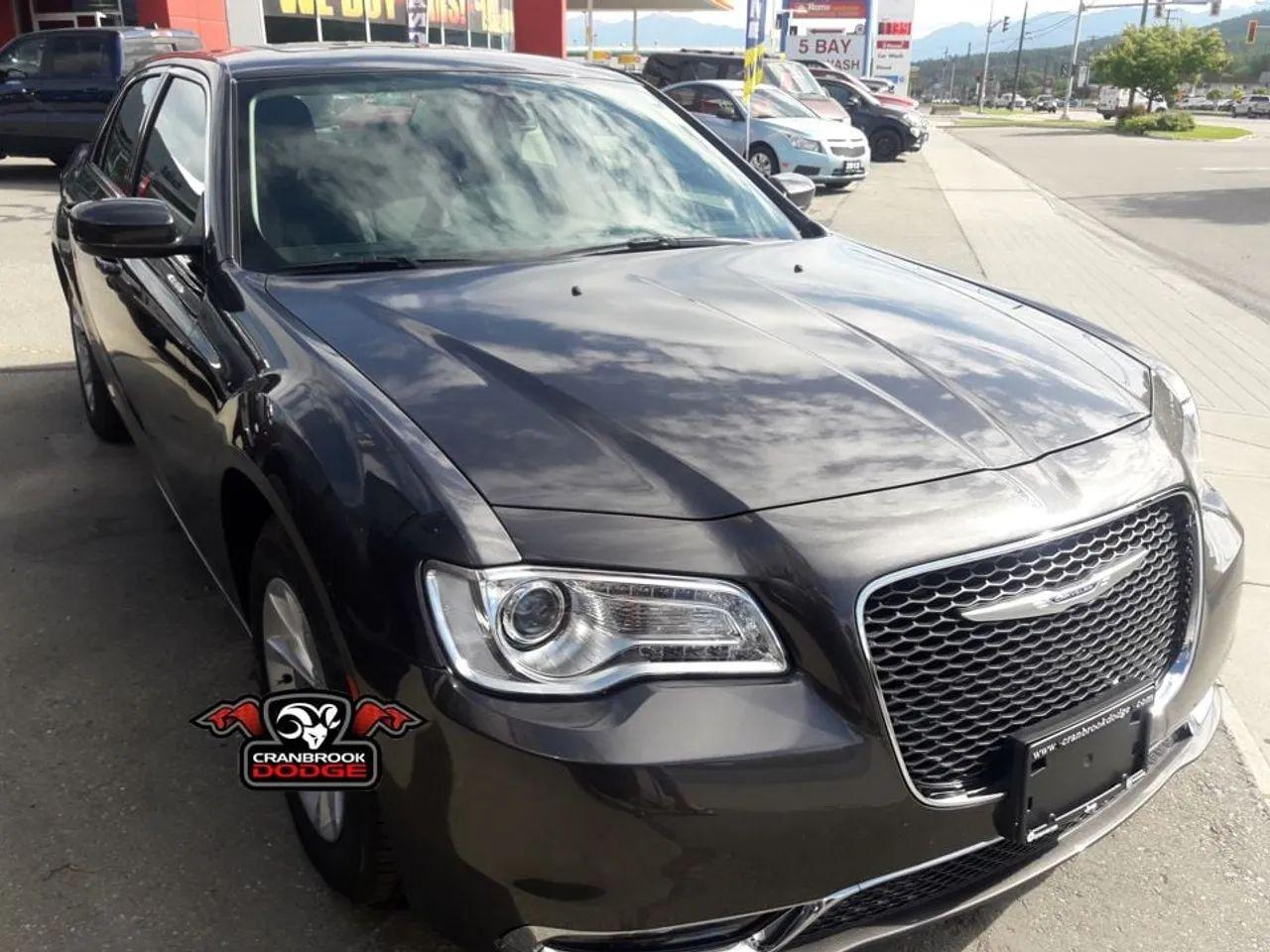 2020 Chrysler 300 Touring-0