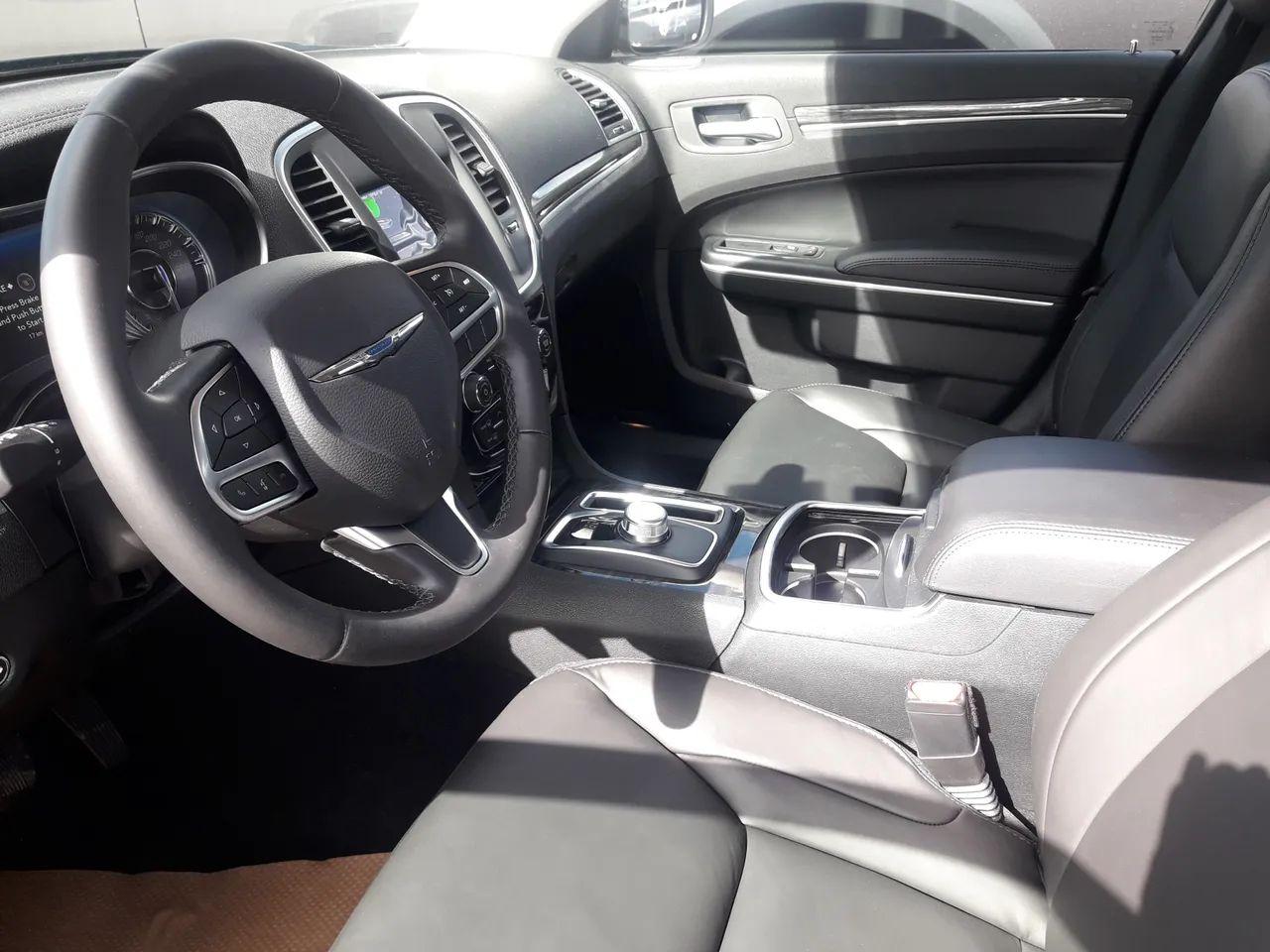 2020 Chrysler 300 Touring-3