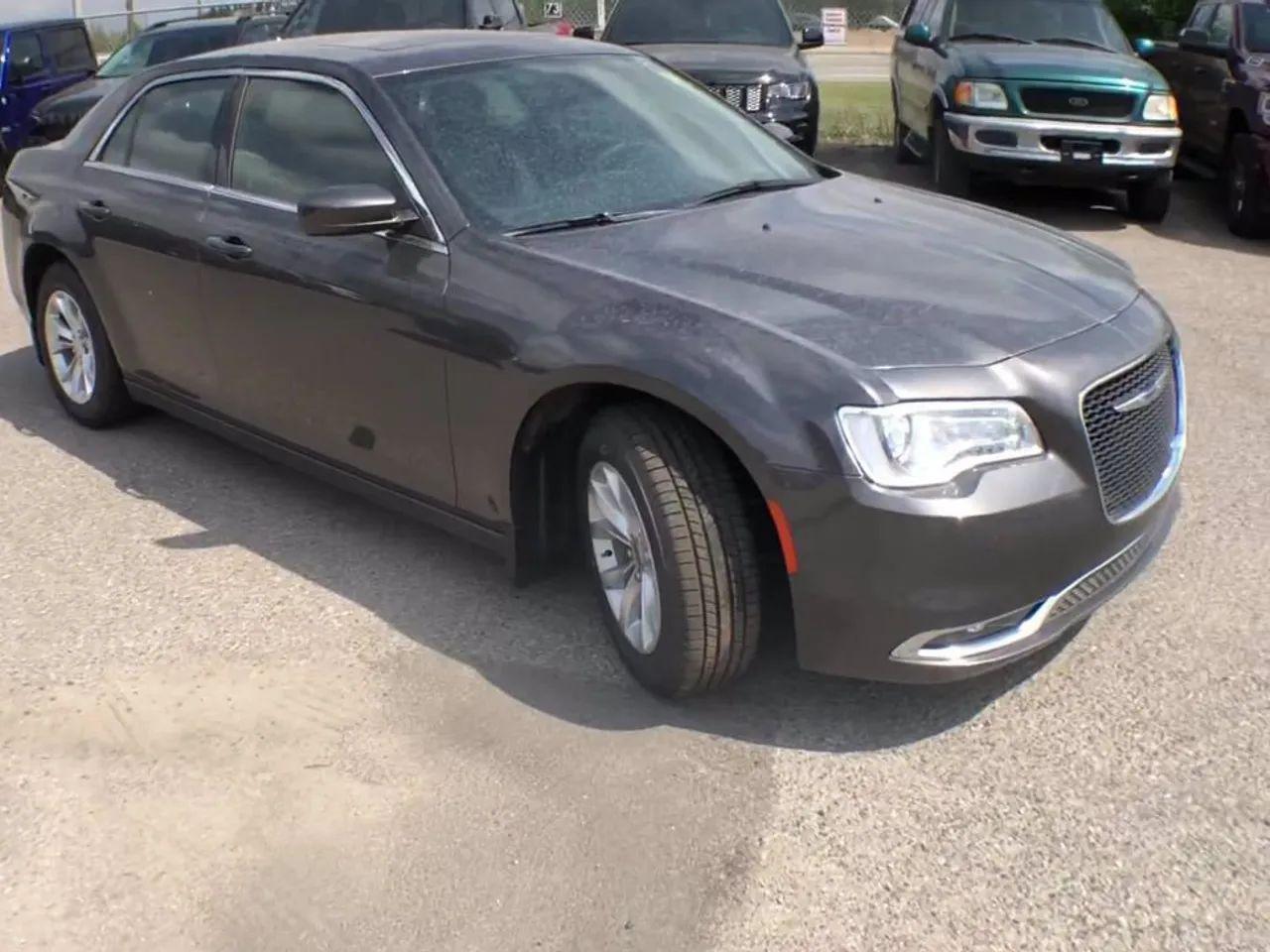 2020 Chrysler 300 Touring-2