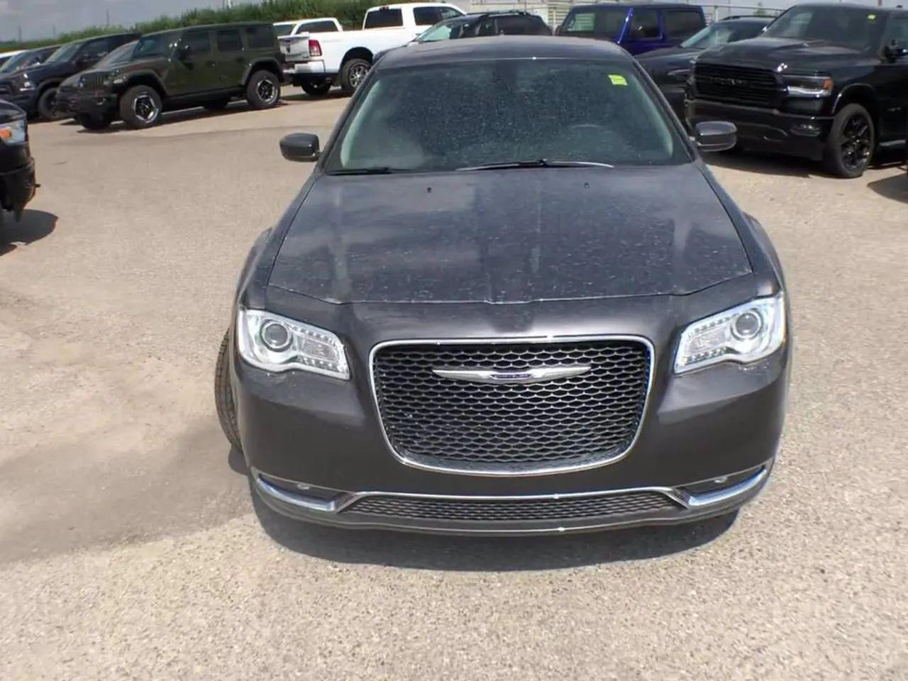 2020 Chrysler 300 Touring-3