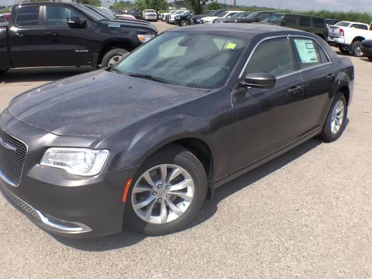 2020 Chrysler 300 Touring-4