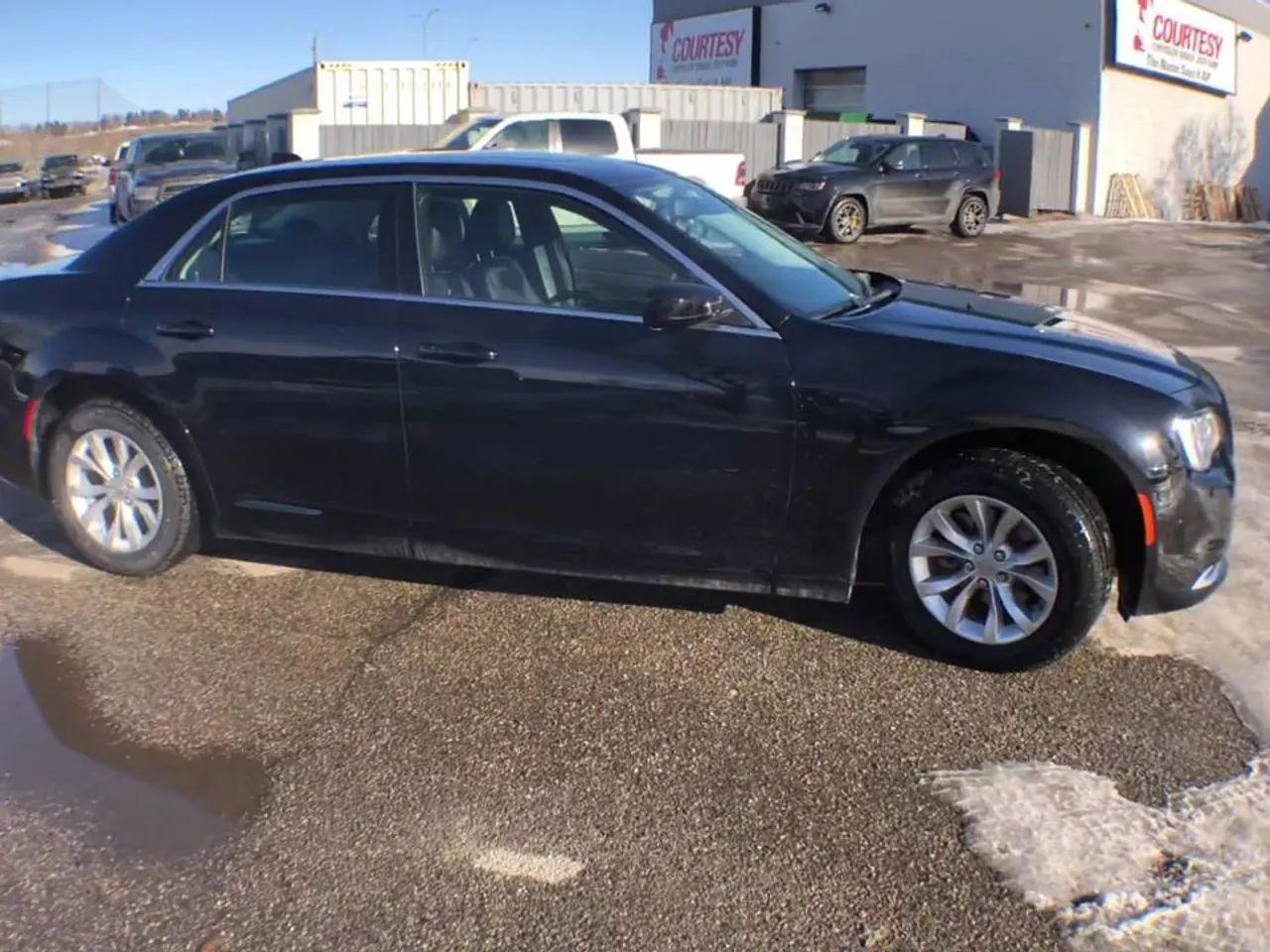 2020 Chrysler 300 Touring-1