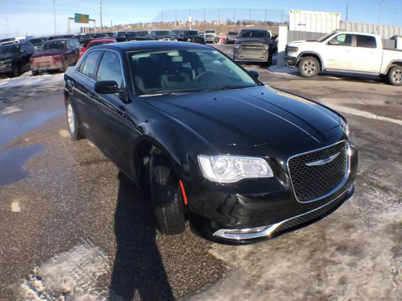 2020 Chrysler 300 Touring-2